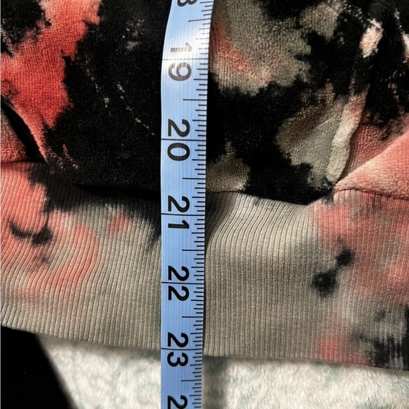 Treasure Bond size Med hoodie - Picture 7 of 8